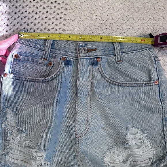 LEVIS 505 VINTAGE WOMENS 36/30  Distressed Light Blue Denim Shorts - Picture 2 of 13